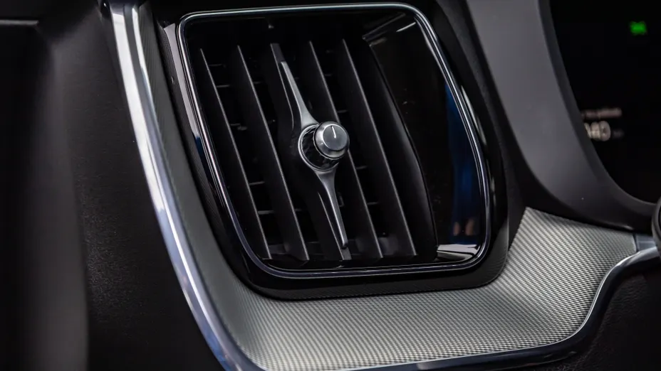 VOLVO XC60 XC60 B4 D AWD Plus Dark aut