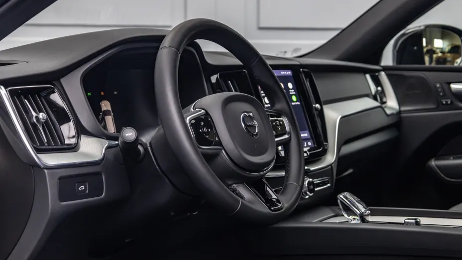 VOLVO XC60 XC60 B4 D AWD Plus Dark aut