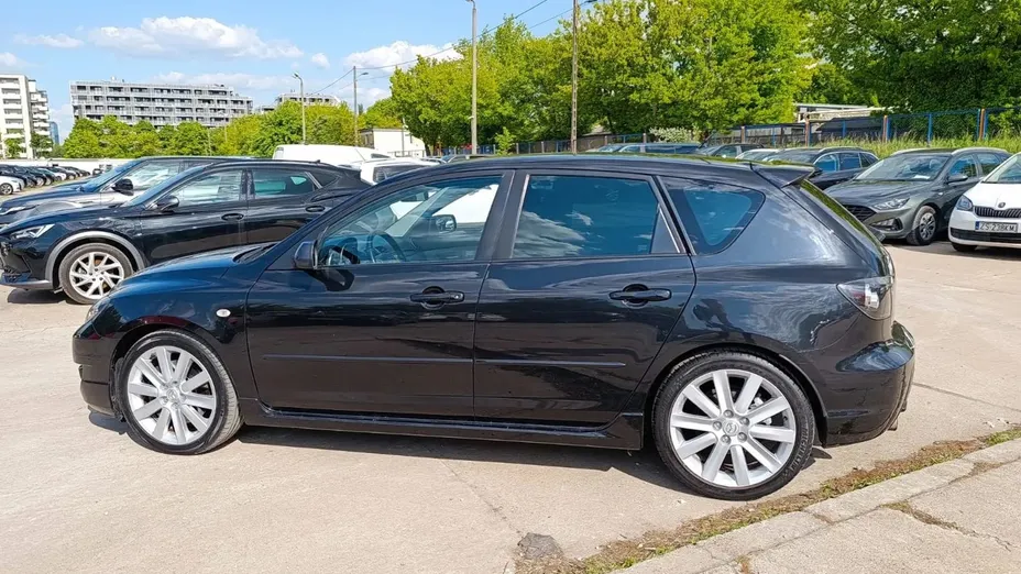 MAZDA 3 -