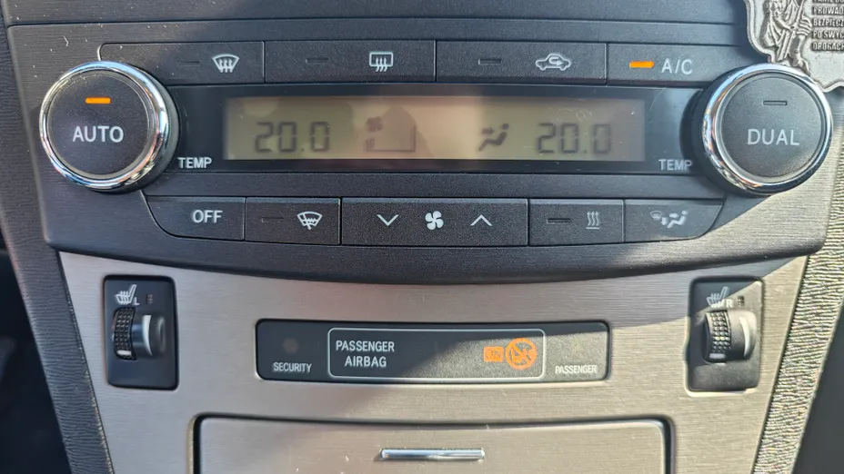 TOYOTA Avensis Avensis 2.0 D-4D Sol plus+NAVI