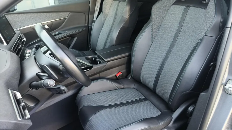 PEUGEOT 3008 -