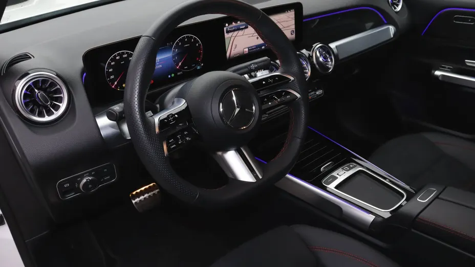 MERCEDES-BENZ GLB GLB 200 mHEV AMG Line 7G-DCT