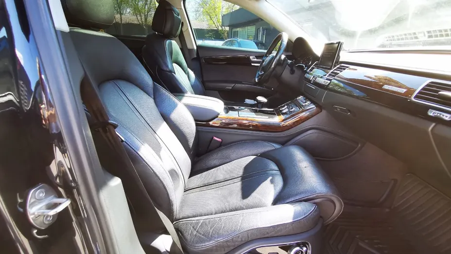 AUDI A8 -