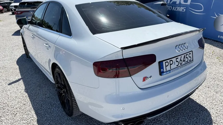 AUDI S4 -