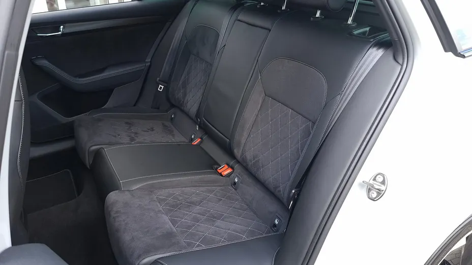 SKODA Superb Superb 2.0 TDI SCR 4x4 Sportline DSG