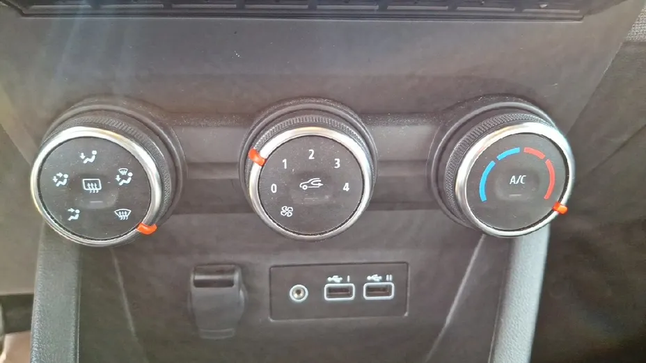 RENAULT Clio -