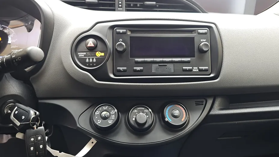 TOYOTA Yaris Yaris 1.5 Active