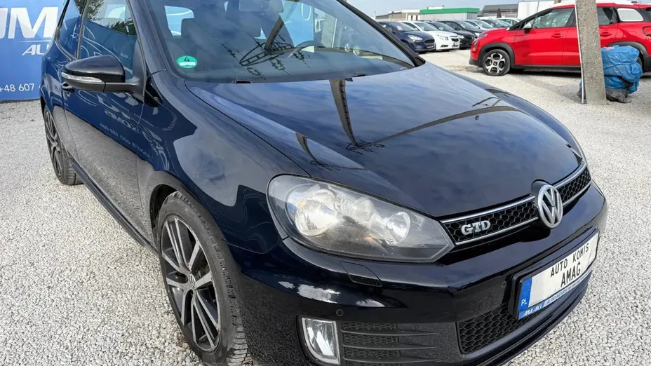 VOLKSWAGEN Golf -