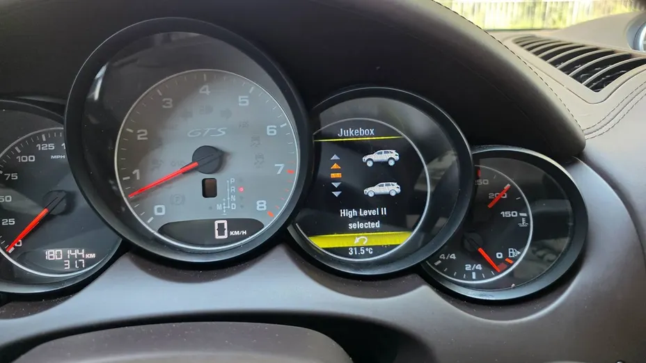 PORSCHE Cayenne -