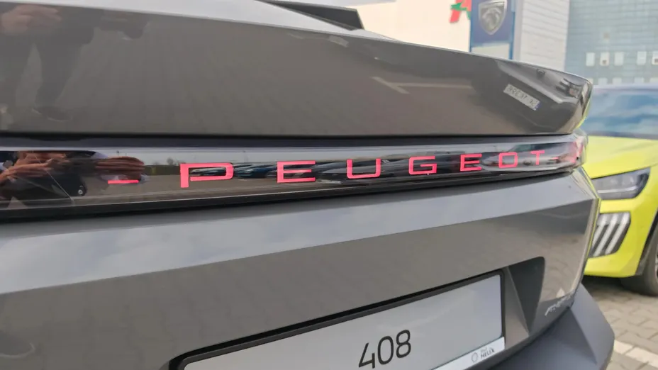 PEUGEOT 408 408 1.6 Plug-In Hybrid 225 GT Exclusive e-DCS7 Nowy