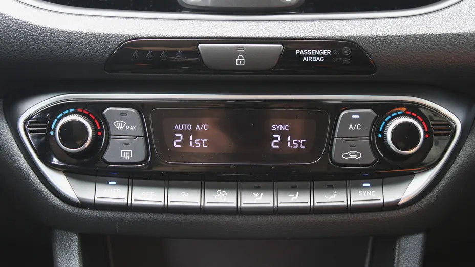 HYUNDAI i30 i30 1.5 T-GDI 48V Smart DCT