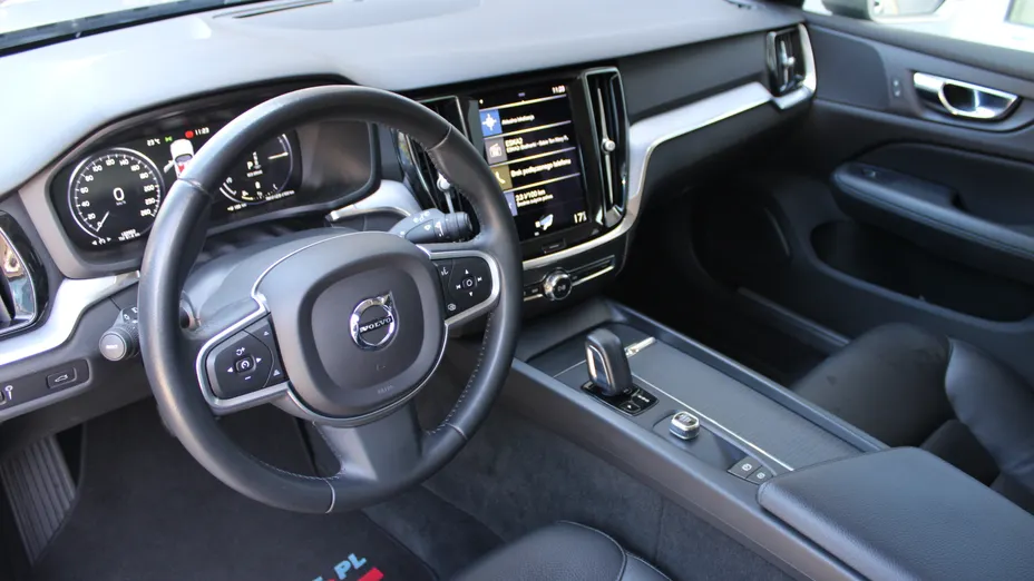 VOLVO V60 V60 B4 D Momentum Core aut