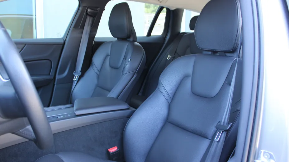 VOLVO V60 V60 B4 D Momentum Core aut