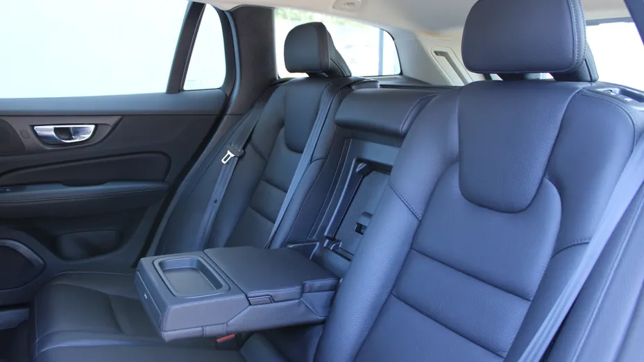 VOLVO V60 V60 B4 D Momentum Core aut