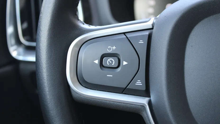 VOLVO V60 V60 B4 D Momentum Core aut