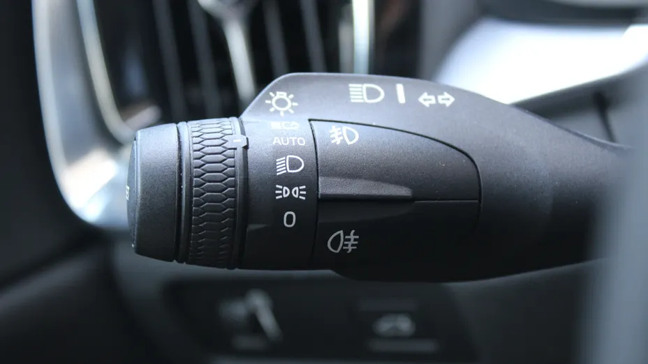 VOLVO V60 V60 B4 D Momentum Core aut