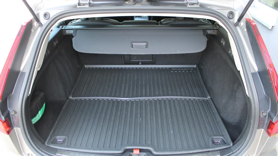 VOLVO V60 V60 B4 D Momentum Core aut