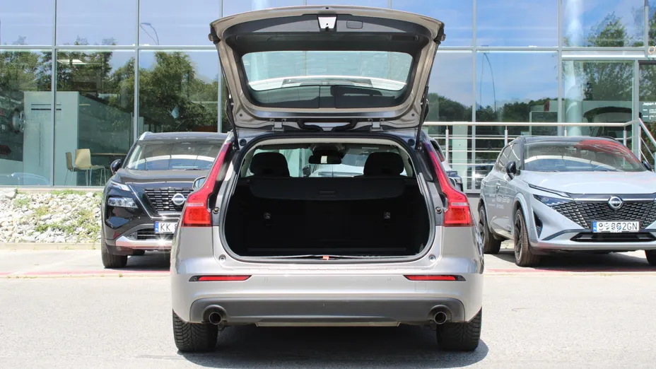 VOLVO V60 V60 B4 D Momentum Core aut