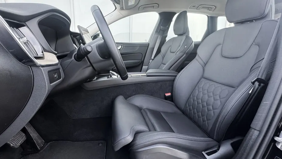 VOLVO XC60 XC60 B5 B AWD Plus Dark aut
