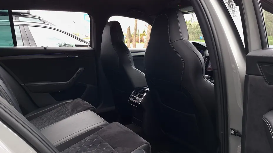 SKODA Superb Superb 2.0 TDI SCR Sportline DSG