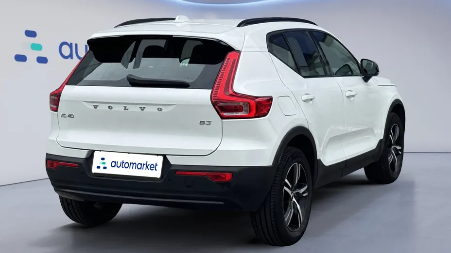 VOLVO XC40 XC40 B3 Plus Dark aut