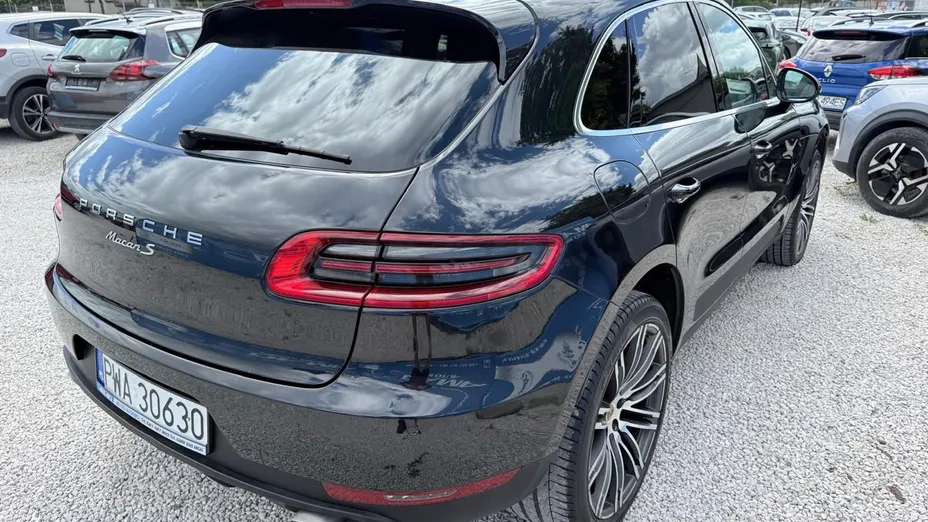 PORSCHE Macan -