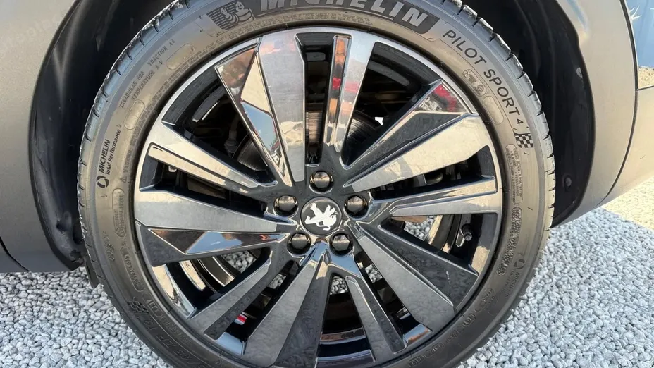 PEUGEOT 3008 -