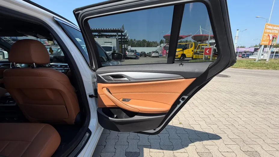BMW Seria 5 520d Luxury Line aut