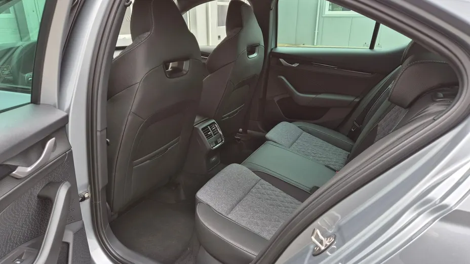 SKODA Octavia Octavia 1.5 TSI mHEV Sportline DSG