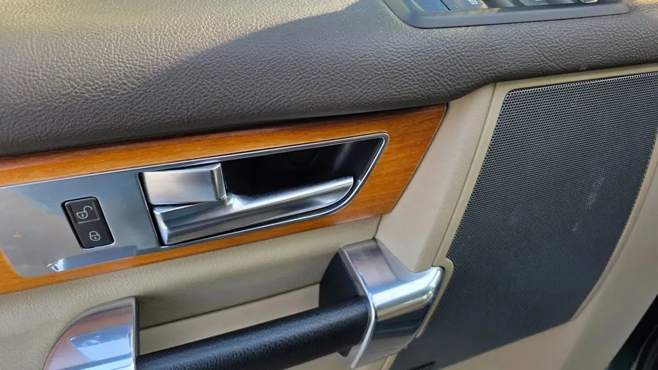 LAND ROVER Discovery -