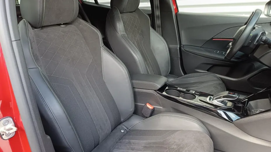 PEUGEOT 2008 2008 1.2 PureTech GT Pack S&S EAT8