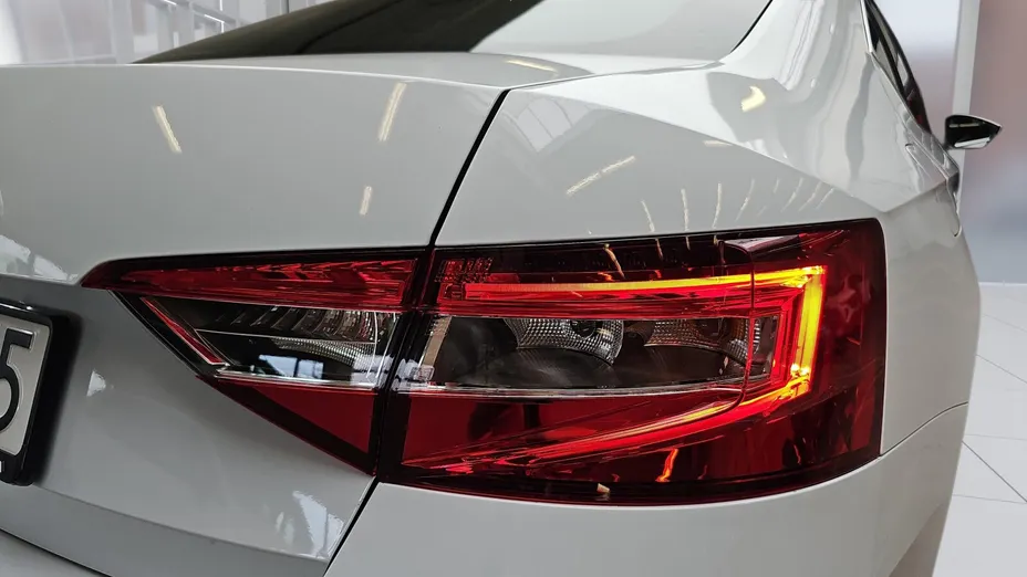 SKODA Superb Superb 2.0 TDI SCR Ambition DSG