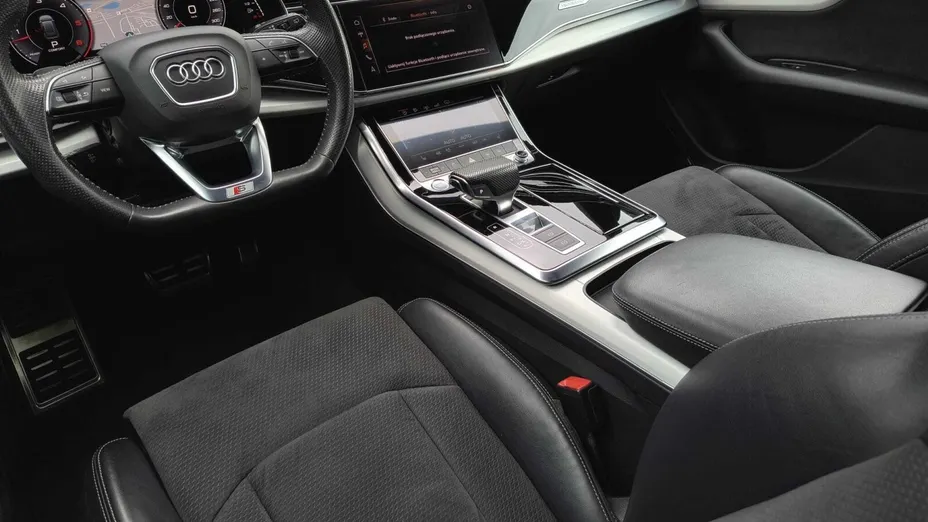 AUDI Q8 -