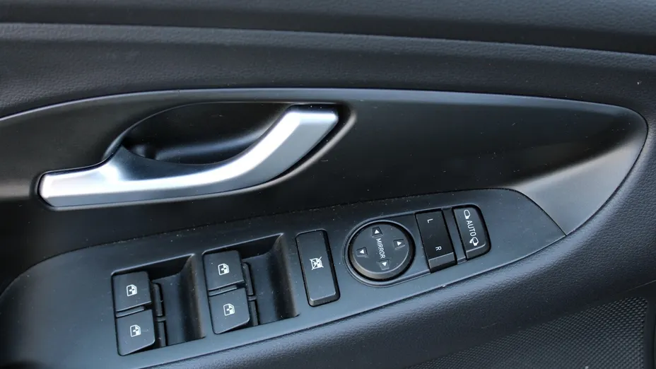 HYUNDAI i30 i30 1.5 T-GDI 48V Smart