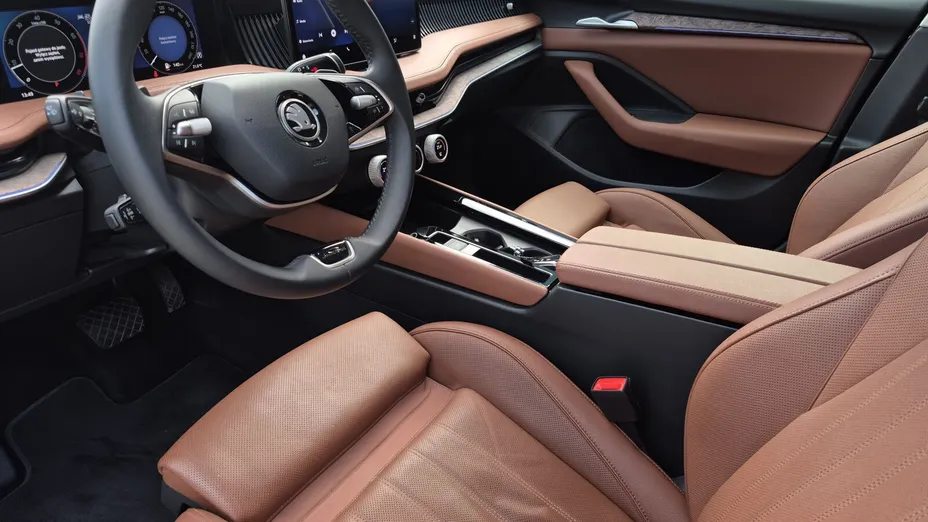 SKODA Superb -
