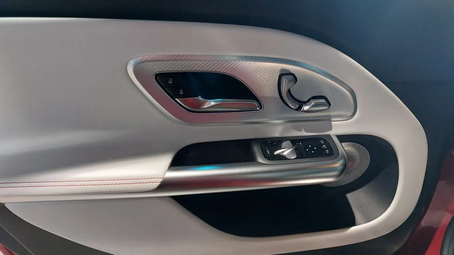 MERCEDES-BENZ GLB -