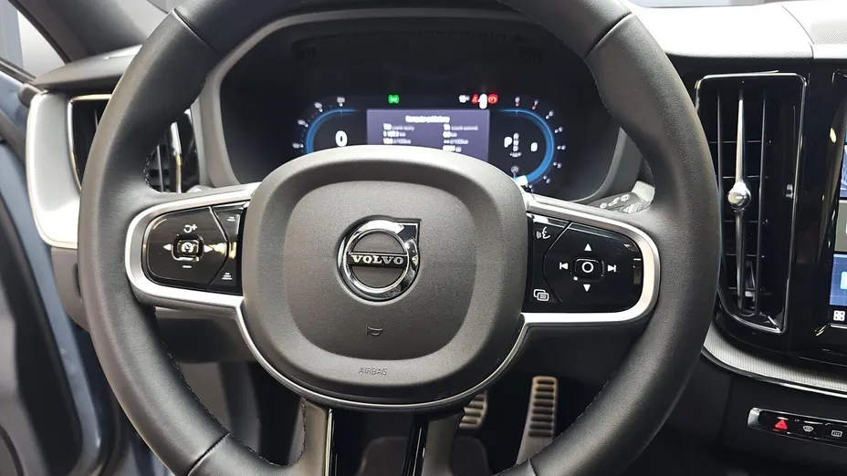 VOLVO XC60 XC60 B5 B AWD R-Design aut