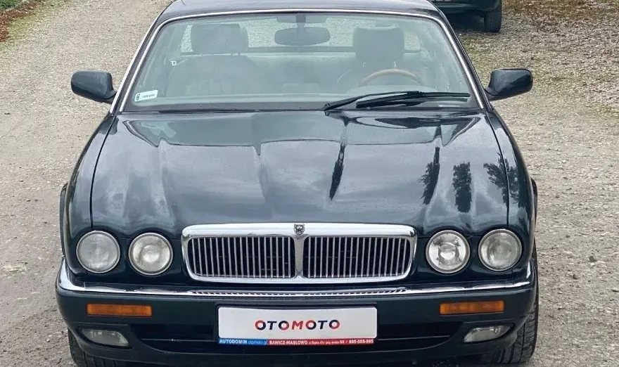 JAGUAR XJ -