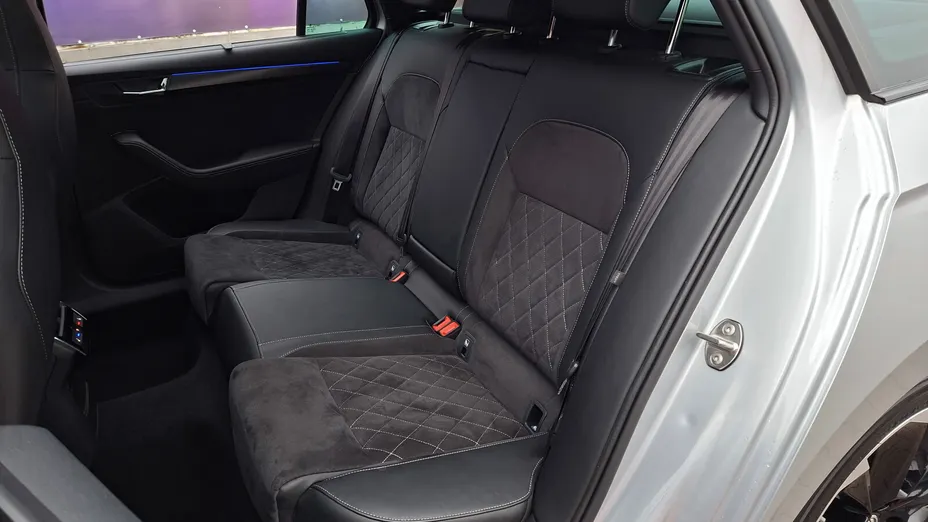 SKODA Superb Superb 2.0 TDI SCR Sportline DSG