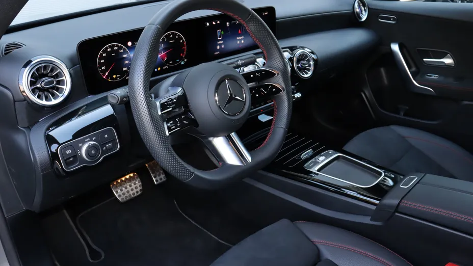 MERCEDES-BENZ A Klasa A 200 AMG Line 7G-DCT