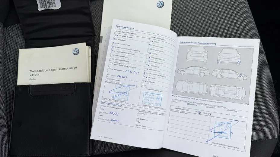 VOLKSWAGEN Golf -