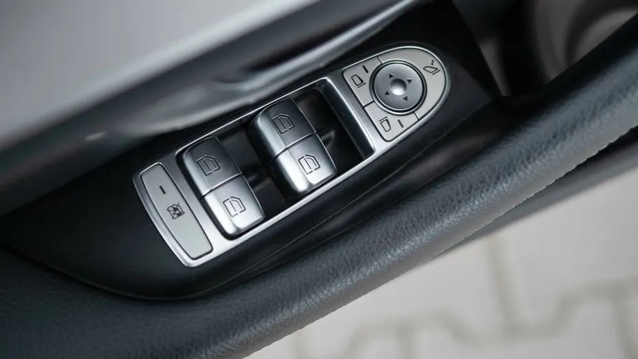 MERCEDES-BENZ E Klasa E 220 d 4-Matic AMG