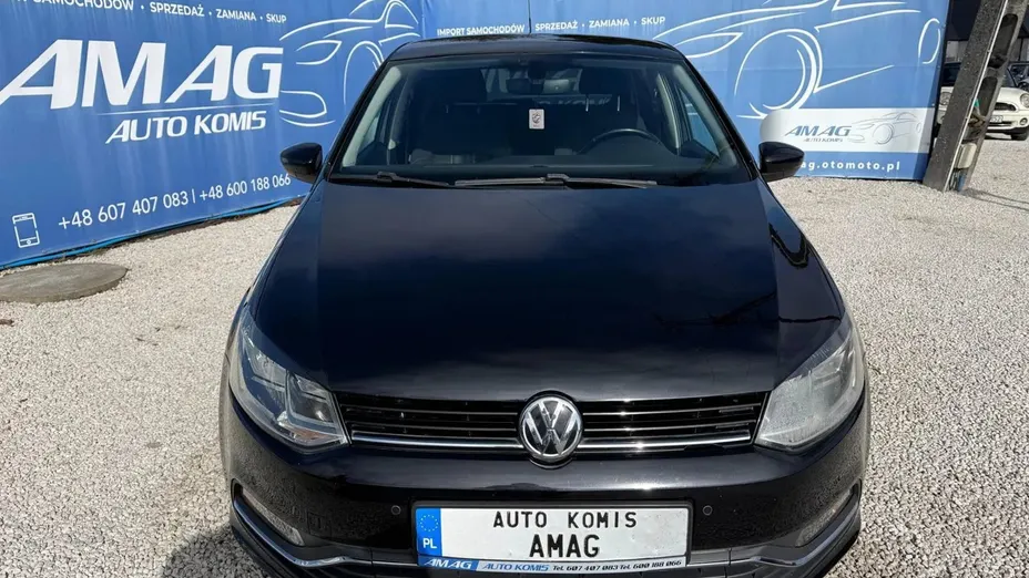 VOLKSWAGEN Polo -