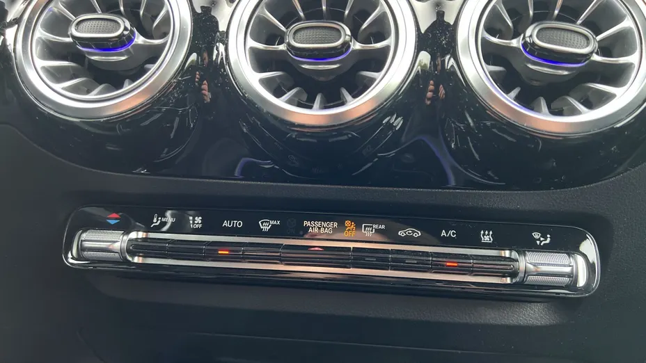 MERCEDES-BENZ EQA EQA 300 66.5kWh 4-Matic Progressive