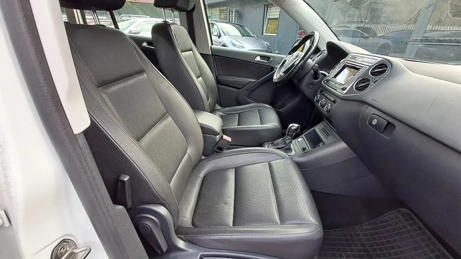 VOLKSWAGEN Tiguan -