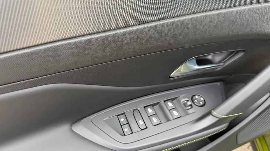 PEUGEOT 408 408 1.6 Plug-in Hybrid 240 GT Exclusive e-DCS7 Nowy