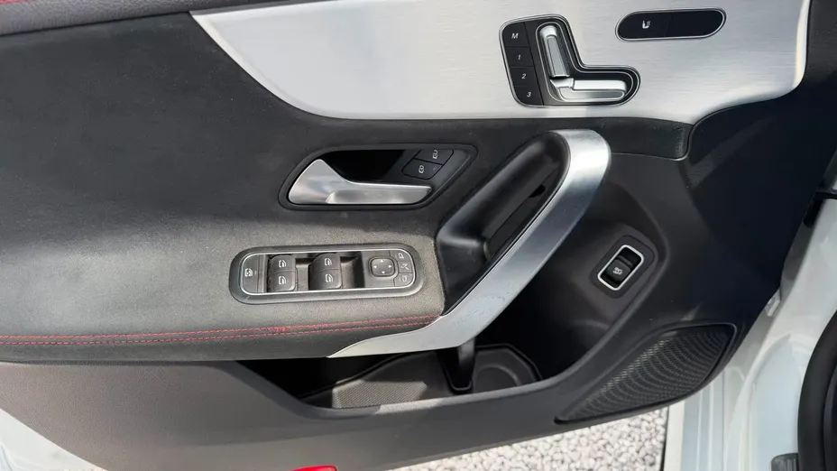 MERCEDES-BENZ CLA -
