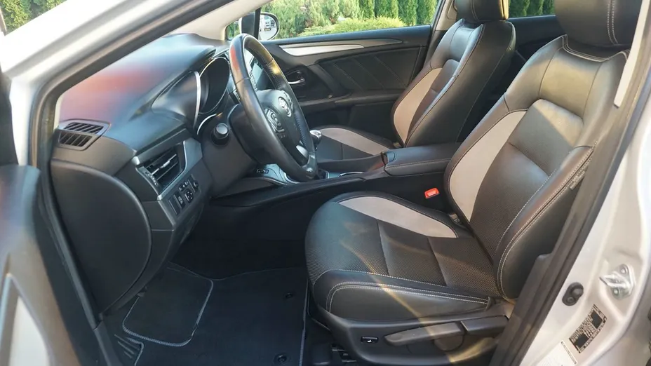 TOYOTA Avensis -
