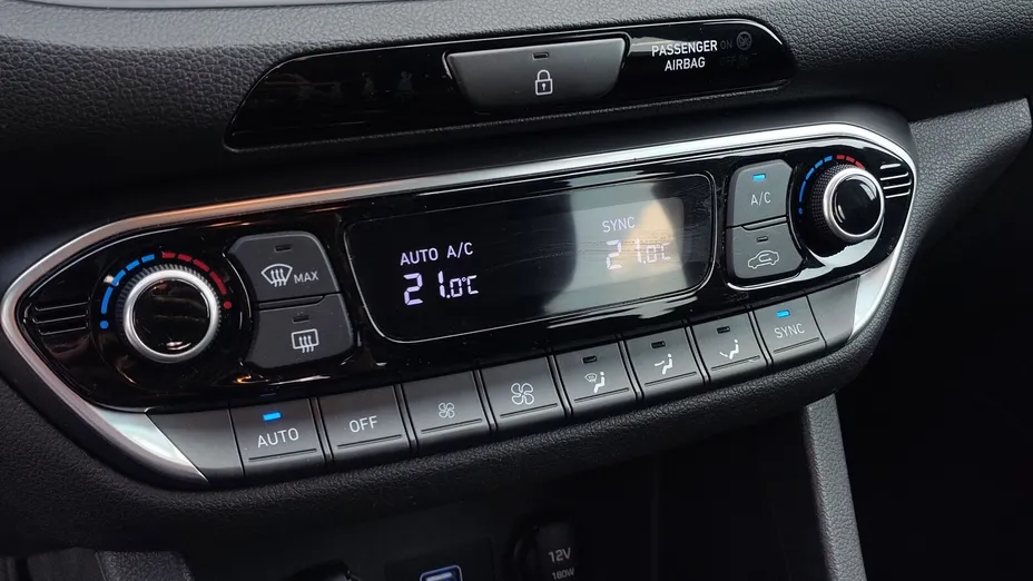 HYUNDAI i30 i30 1.0 T-GDI Smart