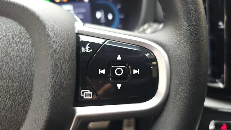 VOLVO XC60 XC60 B4 D AWD R-Design aut